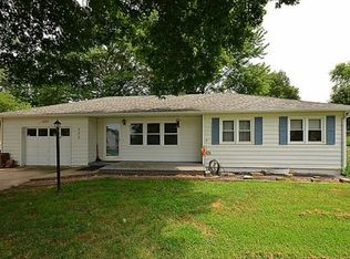 505 Hawthorne St, Smithville, MO 64089
