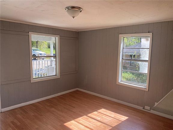 3rd image of 1307 2nd Pl S