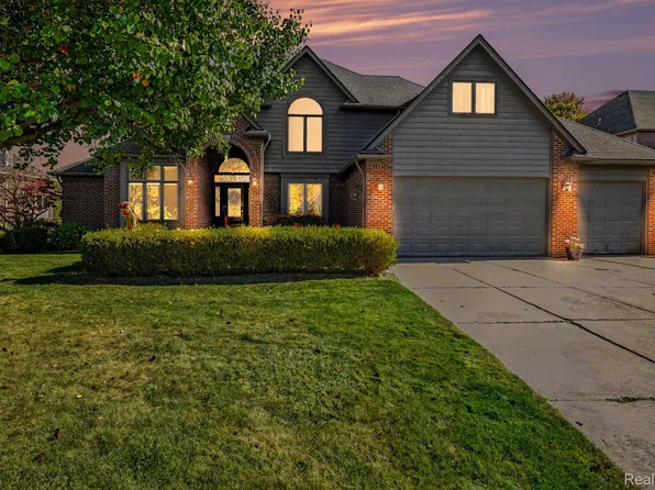 40540 Emerald Ln E, Clinton Township, MI 48038