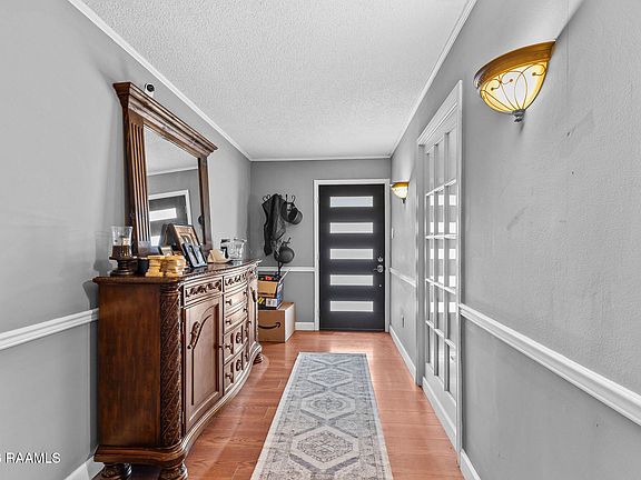 5th image of 225 Bernard St