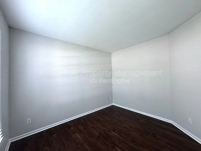 204 Straywhite Ave — Photo 2