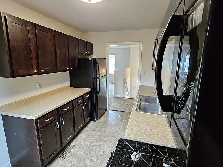 2105 Circleville Rd — Photo 3