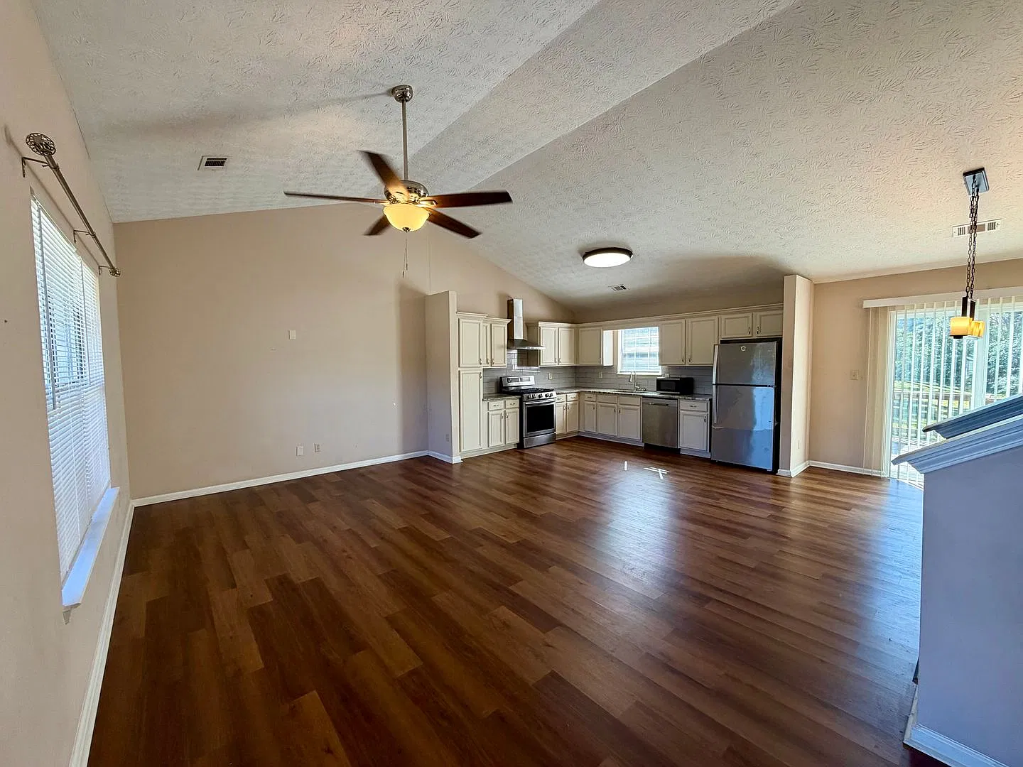 Beautiful 4 bedroom home in Ola School District — Photo 4