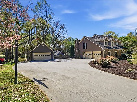 4th image of 267 Farm Lake Rd