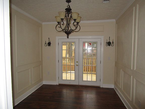 2nd image of 3062 Oxford Ave