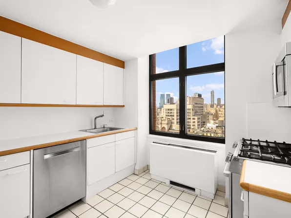 188 East 70th Street image 3 of 15