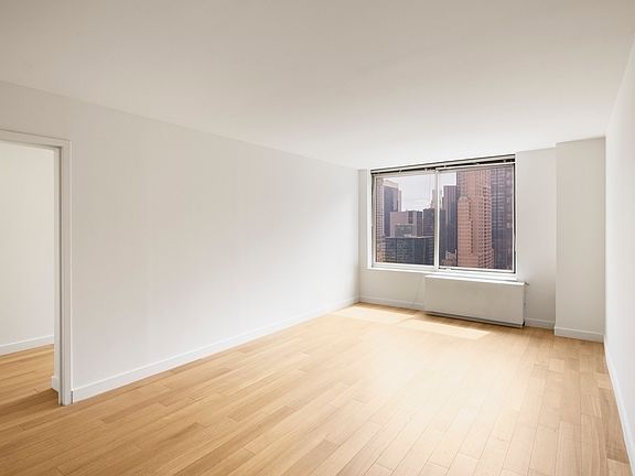 4th image of 260 W 54th St APT 44I