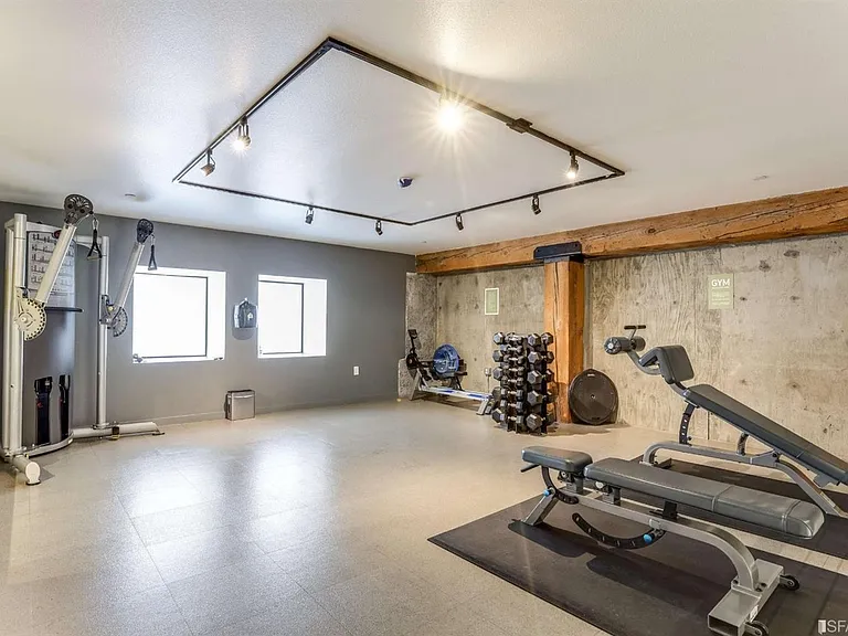 Community gym - same floor, 90 feet away!