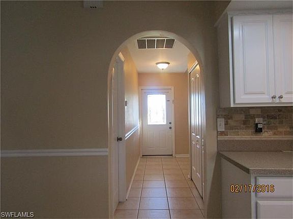 2nd image of 1033 NE Van Loon Ln