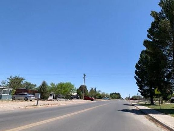 Exterior Neighborhood (street photo)