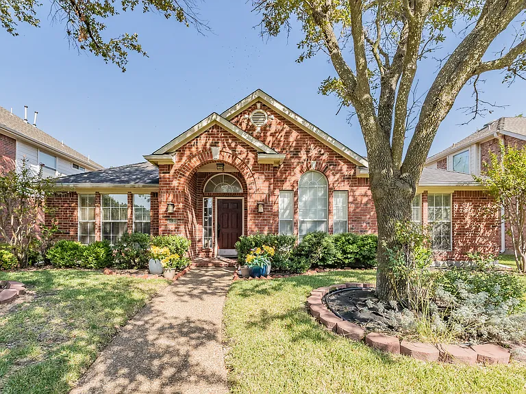 4633 Baldwin Ln — Photo 1