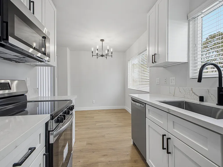 1738 Colby Ave #1 — Photo 12