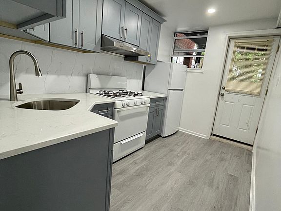 3rd image of 293 Bay 10th St #1