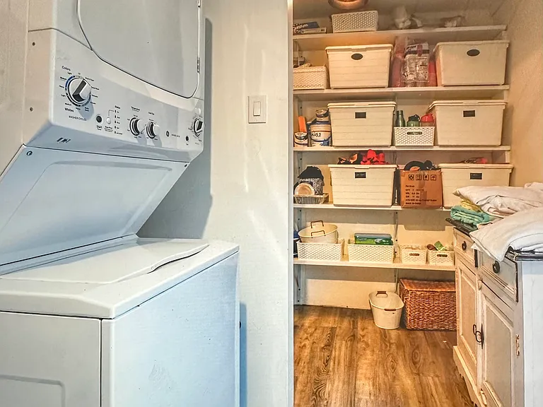 505 Washington Ln — Photo 15