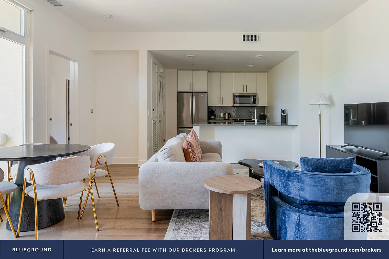 2 bed, 2.0 bath, 1009 sqft, $6,310 — Photo 3