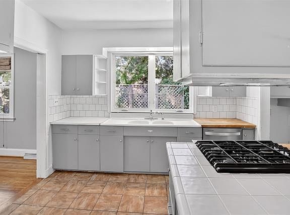 5th image of 512 Carrison St