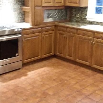 5th image of 717 Prince Phillip Dr