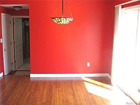 4th image of 352 Ivylawn Dr