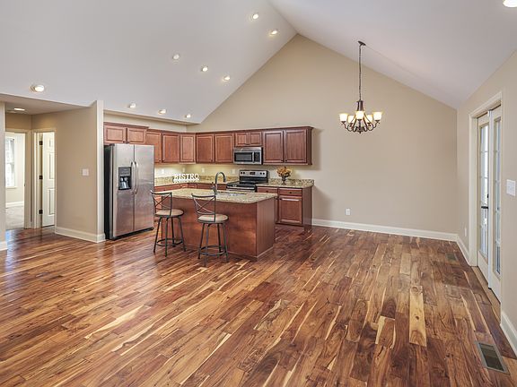 5th image of 410 Farmway Dr SE