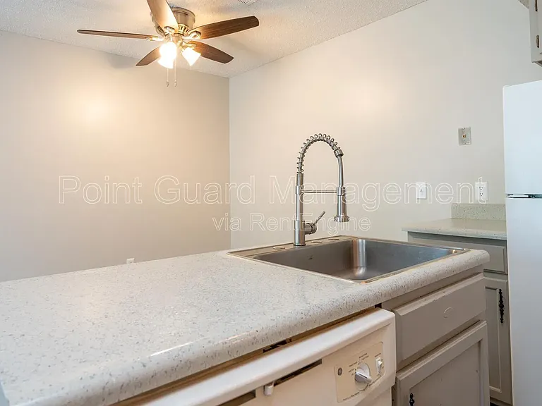 844 N Waco Ave — Photo 12