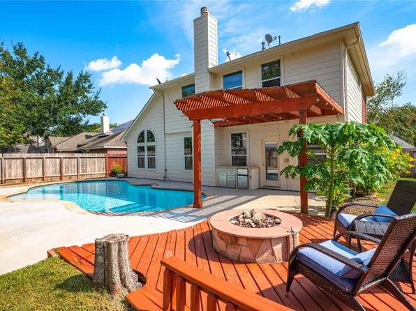 2143 Winding Springs Dr, League City, TX 77573