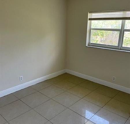 5th image of 8502 NW 35th St APT 4