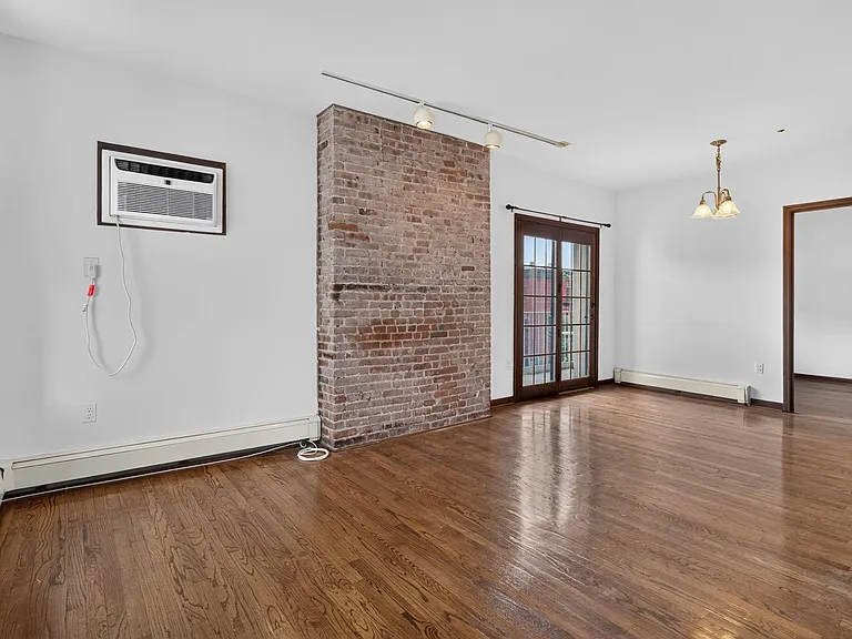 1103 Washington St #6 — Photo 5