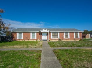 211 Revolutionary Rd, Louisville, KY 40214