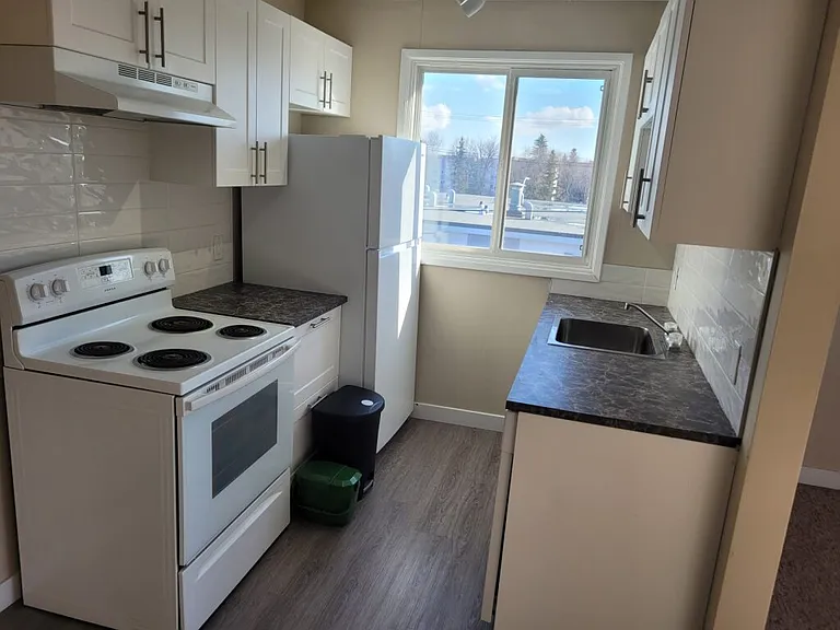 9121 106a Ave NW — Photo 14