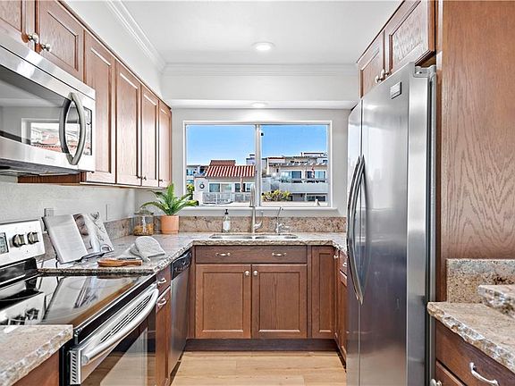5th image of 718 Calle Casita