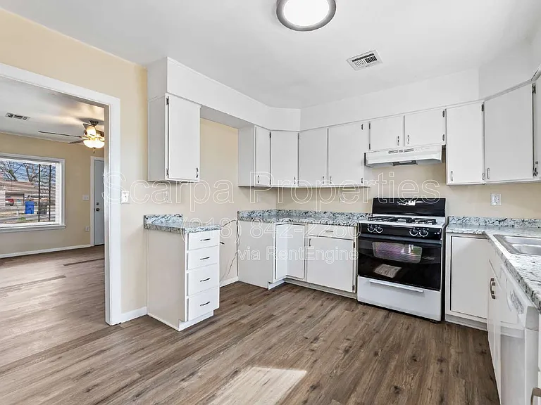 921 W Midway St — Photo 8