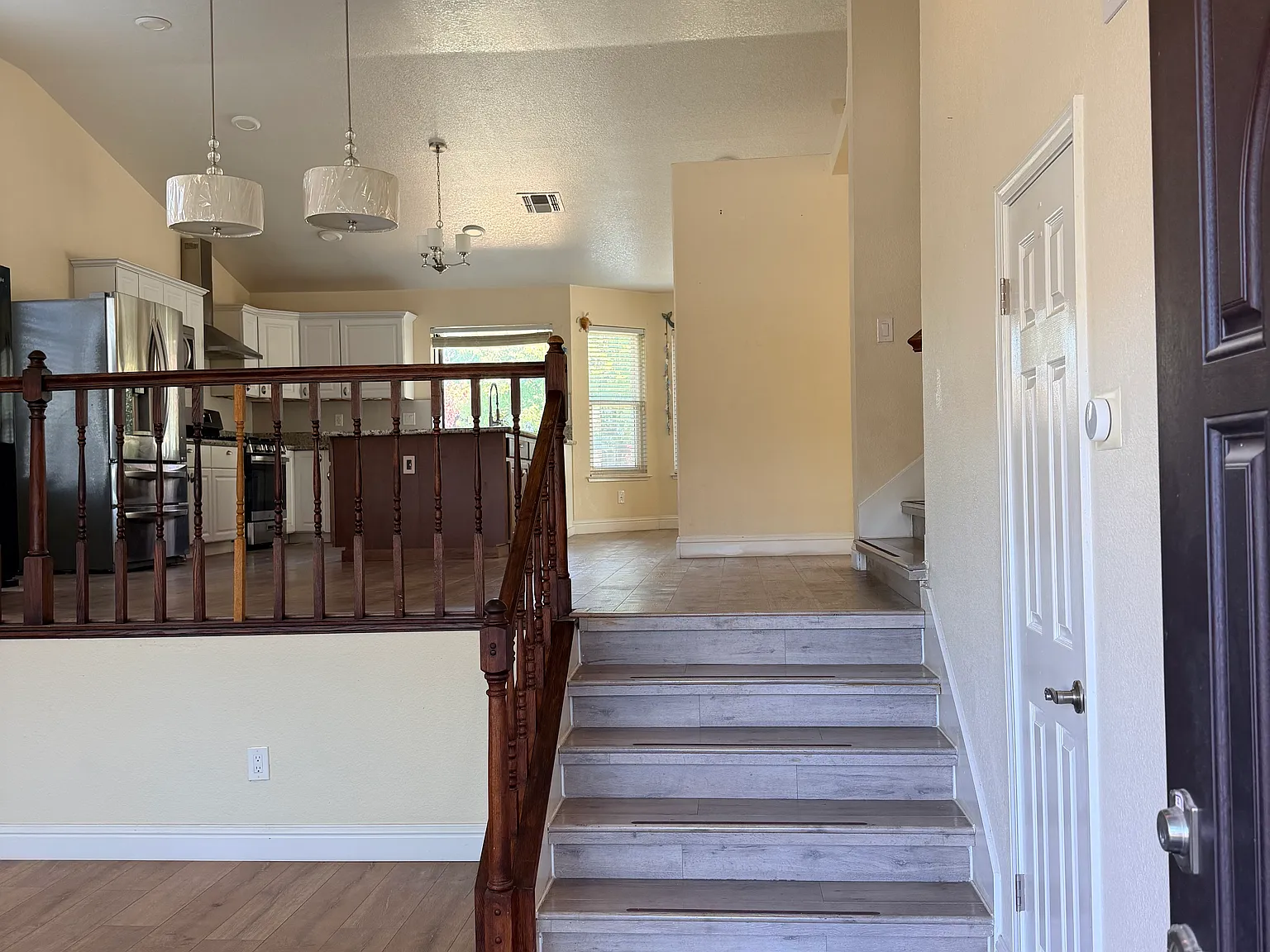 4 bed, 2800 sqft, $3,695 — Photo 2