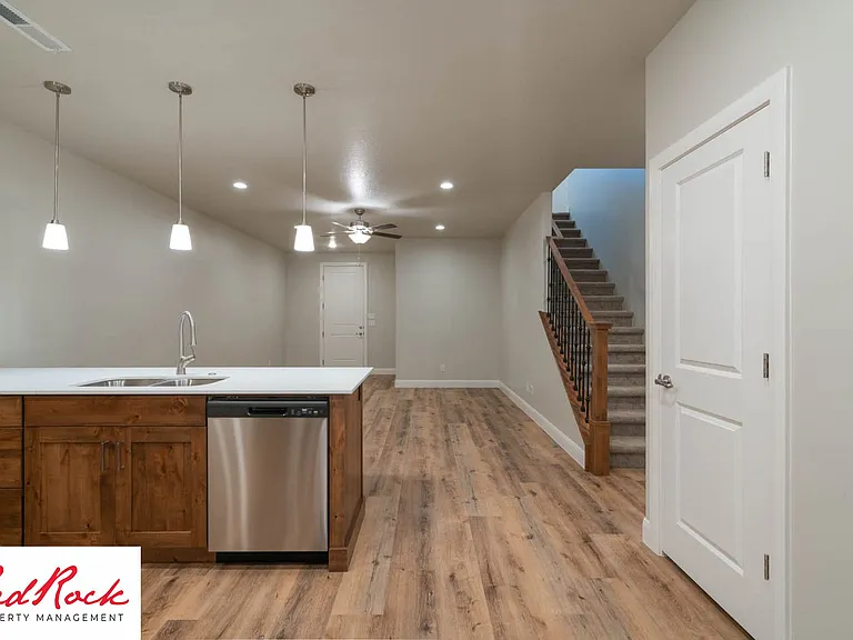 493 N 550 W — Photo 12