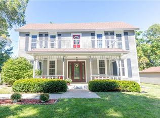45 Park St, Carlisle, IA 50047
