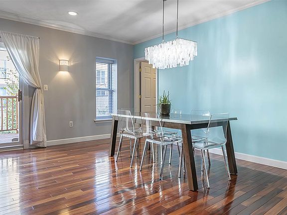 5th image of 727 Jefferson St APT 2