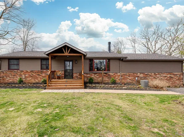 4609 Parker Dr, Howell, MI 48843