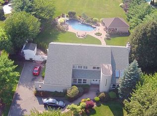 19 Swarthmore Ln, Dix Hills, NY 11746