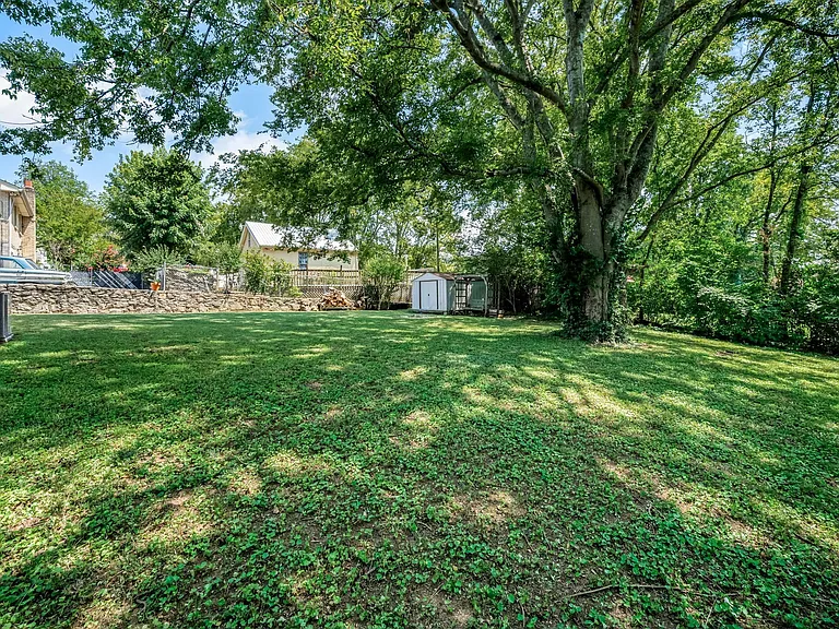 205 Cedar Dr — Photo 31