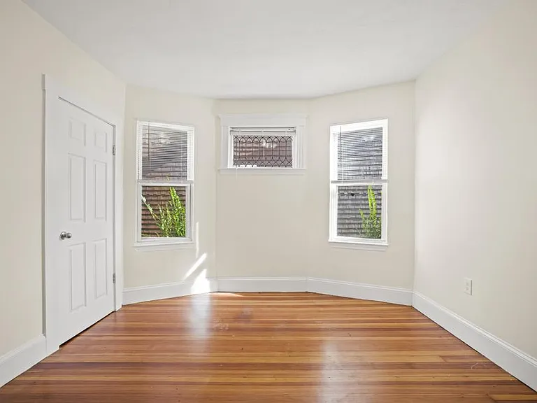 20 Sudan St #3 — Photo 8