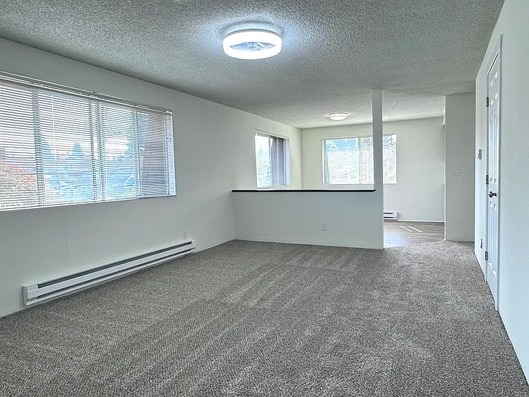 2405 Howard Ave #4 — Photo 1