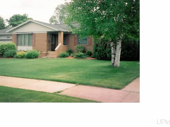 1601 S 15th St, Escanaba, MI 49829