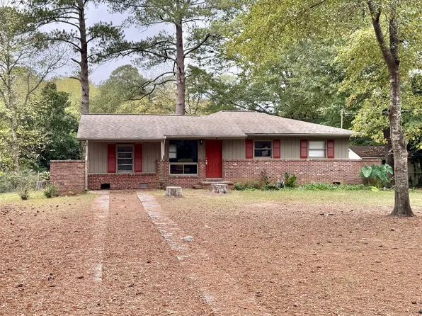 405 Queen Ann St, Oxford, GA 30054