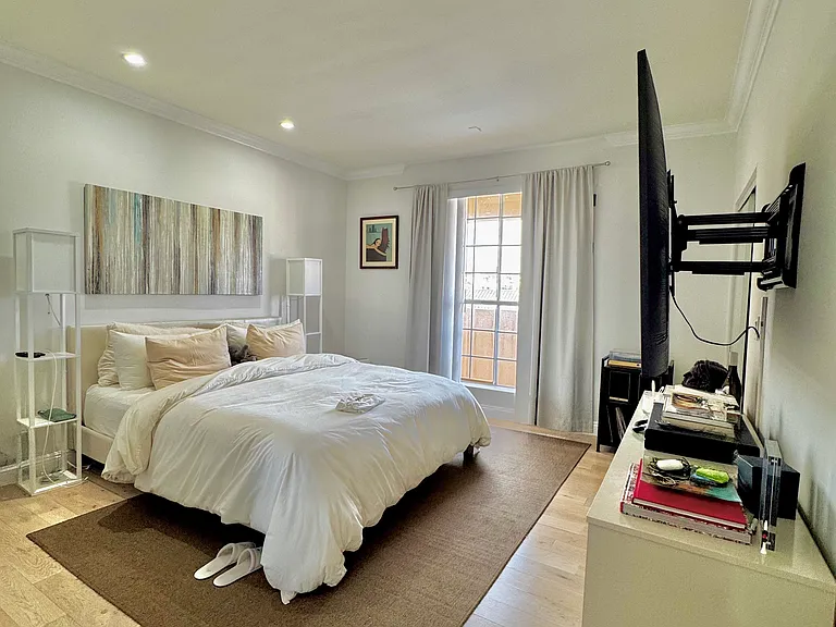 11812 Gorham Ave #Penthouse 2 — Photo 10