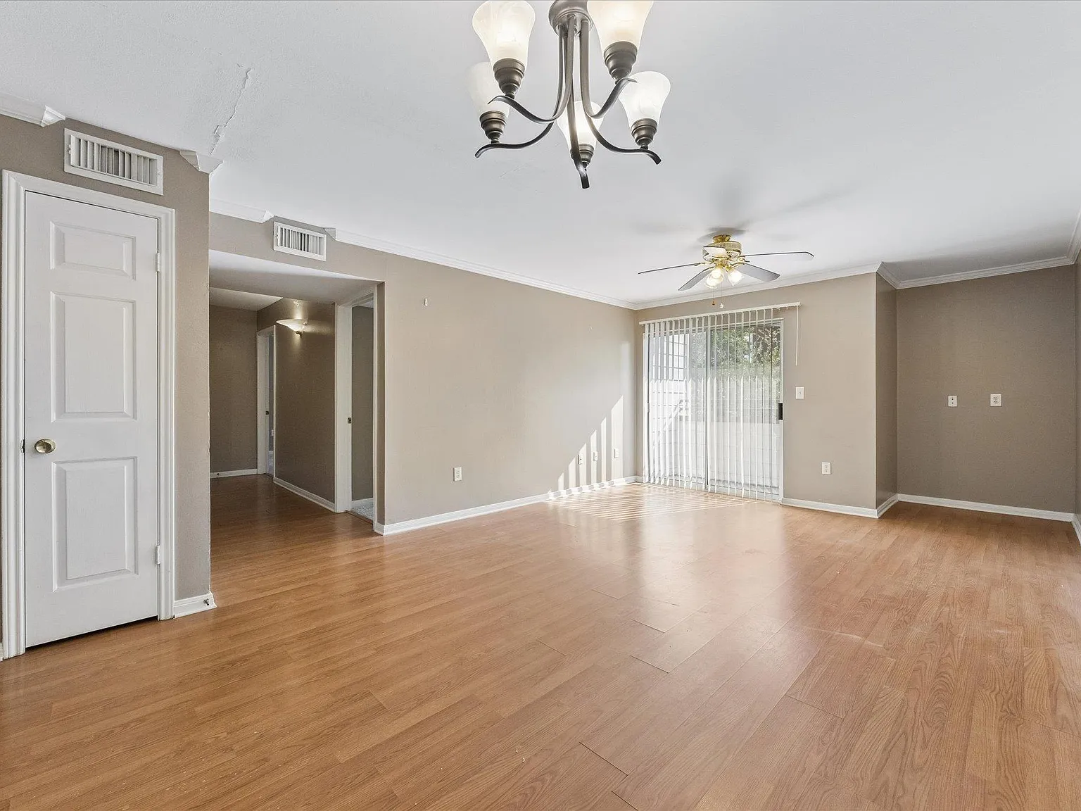 3 bed, 2.0 bath, 1211 sqft, $2,700 — Photo 2