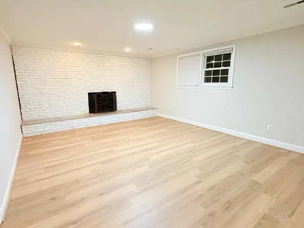 4515 Forest Hill Dr, Fairfax, VA 22030