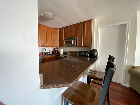 4th image of 525 W Hawthorne Pl #2BED21