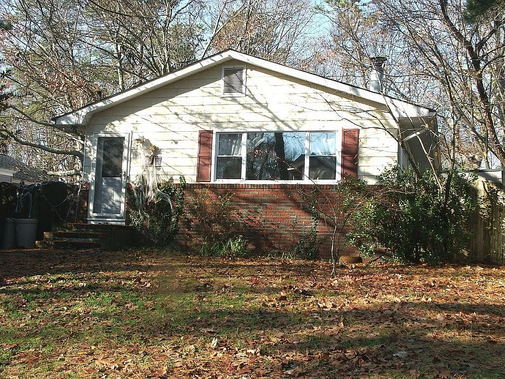 111 Cedar Ave photo 1