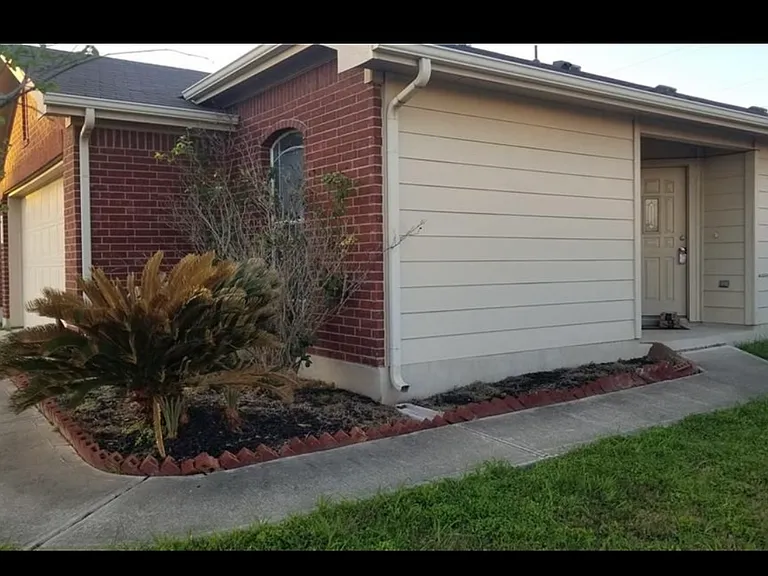 5708 Colinton Ave — Photo 1