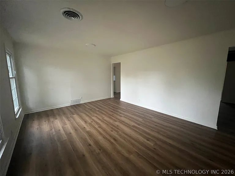 2908 Sheridan Rd — Photo 3
