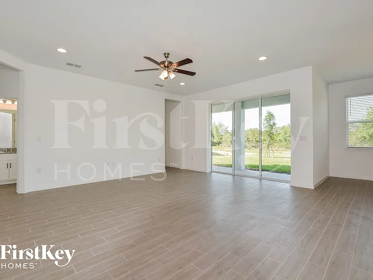 611 Avila Pl — Photo 2